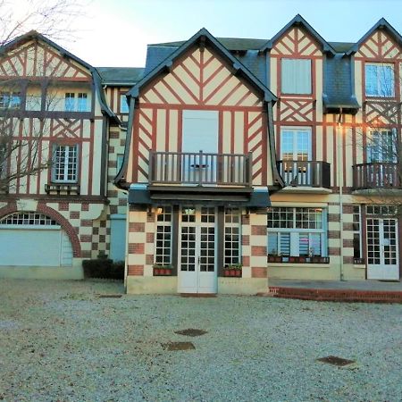 Le Petit Cabourg De La Cour Normande Studio Coeur De Ville -1 A 2 Personness Экстерьер фото