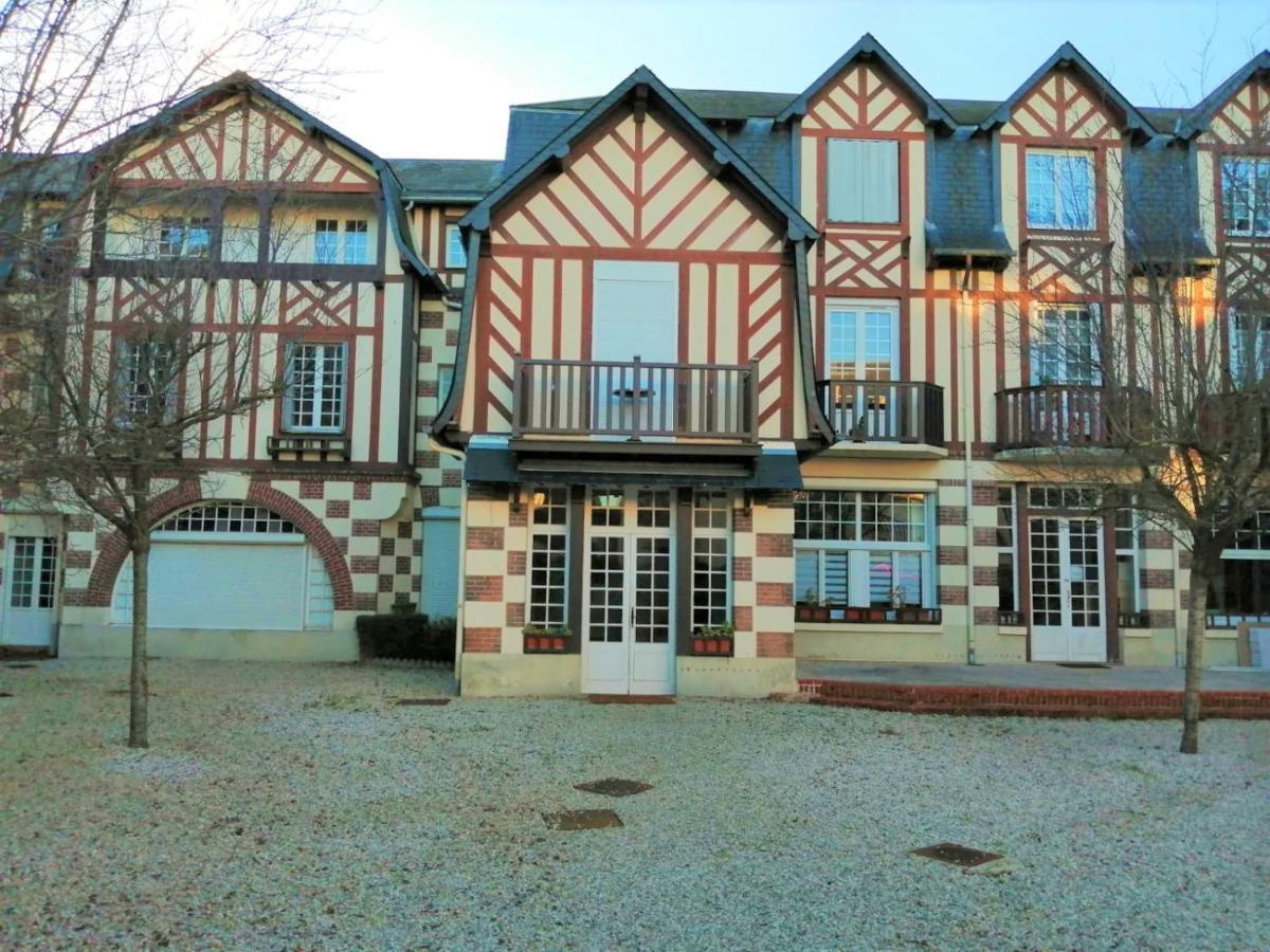 Le Petit Cabourg De La Cour Normande Studio Coeur De Ville -1 A 2 Personness Экстерьер фото